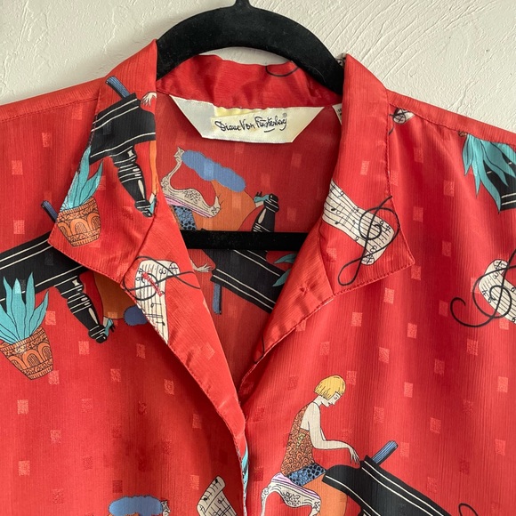 Beautiful Vintage DVF blouse - Picture 12 of 15